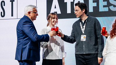 Prezident festivalu Jiří Nehasil s Kristínou Nemčkovou a Lukášem Hejlíkem. Zdroj: studio Adam&Costey