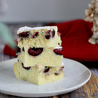 Jak zabránit tomu, aby se oříšky nebo ovoce propadaly v těstě na dno Zdroj: Toprecepty