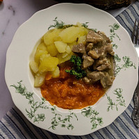 Dušená mrkev s bramborem a masem Zdroj: Toprecepty