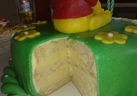 řez dortem-pudinkový krém