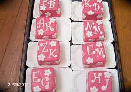 mini dortíčky pro deváťáky - holky