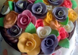 košík plný růží