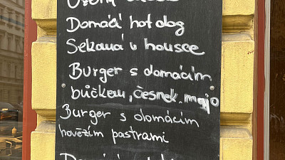 Nabídkové tabule vás určitě nalákají dovnitř. Zdroj: Vilém Besser, Toprecepty