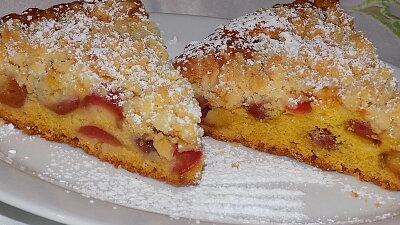 Bublanina s třešněmi a drobenkou Zdroj: Toprecepty
