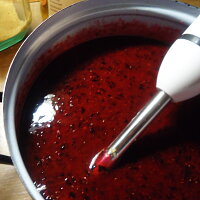 Nevařená marmeláda z černého rybízu Zdroj: Toprecepty