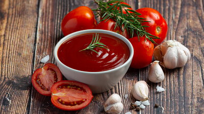 Rajčatový kečup s česnekem Zdroj: Freepik/jcomp