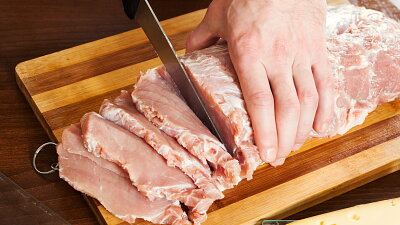 Krájení čistého karé Zdroj: Freepik