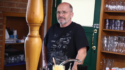 Nová série Ano, šéfe! odstartovala v Hostinci U Zlatého buřtu. Zdroj: se souhlasem FTV Prima