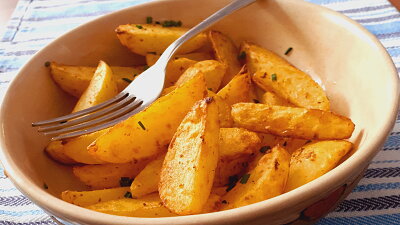 Brambory z horkovzdušné fritézy Zdroj: Toprecepty