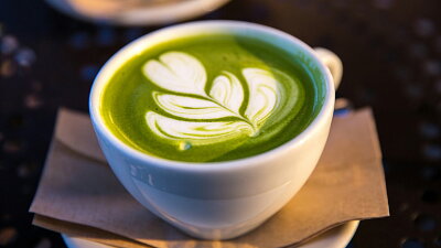 Obyčejné matcha latte je hitem kaváren již několik let. Zdroj: Unsplash
