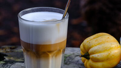 Z dýňového sirupu je skvělé dýňové latte. Zdroj: Pexels, Haberdoedas Photography