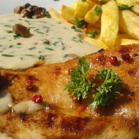Kuřecí steak s omáčkou z Nivy a s ořechy