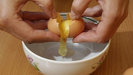 Když nemáte vejce... čím je lze v receptech nahradit? Někdy postačí i banán