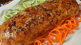 Vytvarovat masovou roládu je snadné. Stačí správně použít potravinářskou fresh fólii