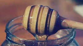 Med je výborné sladidlo a lze ho využít v mnohých moučnících i jiných pokrmech