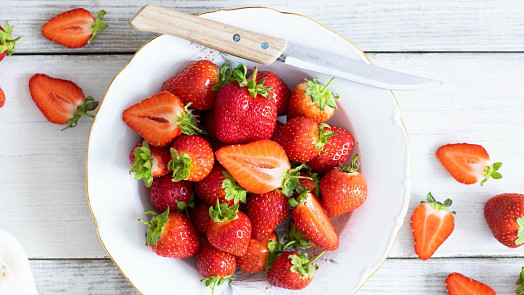 Jak připravit jahody s cukrem? Sladký dezert vyvolá vzpomínky na dětství