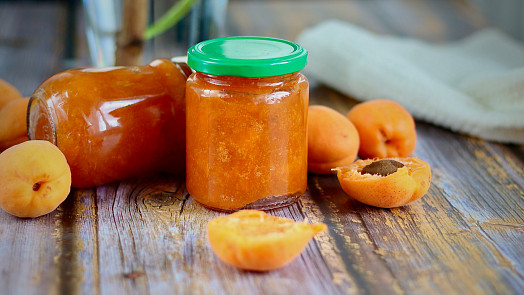 Jaký cukr do marmelády a džemu? Výběr ovlivní chuť, houstnutí i trvanlivost produktu
