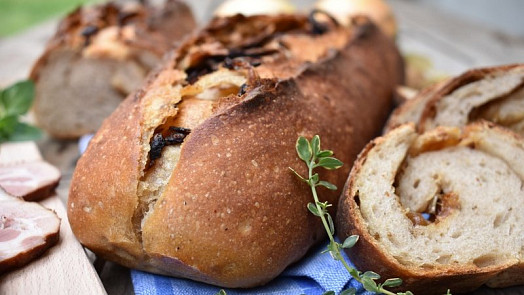 Čím ochutit těsto na domácí chleba? Poradíme, co přidat, aby byl chléb pokaždé jiný