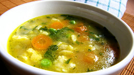 Jak dochutit zeleninovou polévku? Pro začátečníky máme 12 tipů