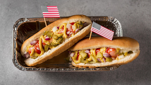 Jak se dělají hot dogy? Oblíbenou fast foodovou pochoutku připravíte snadno i doma