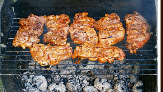 Které maso se nejvíce hodí ke grilování? Nebojte se tučného a prorostlého masa