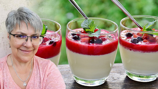 Panna cotta je italský smetanový dezert, podávaný ve skleničce nebo jako zákusek