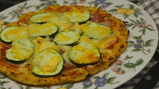 Jak udělat zeleninovou pizzu? Mouku nahradíme zeleninou a připravíme zdravý oběd