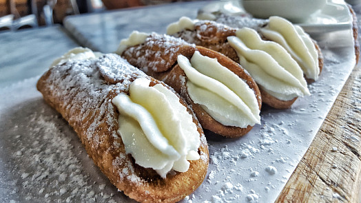 Sicilské cannoli: Italské dezerty nejsou jenom tiramisu nebo panna cotta