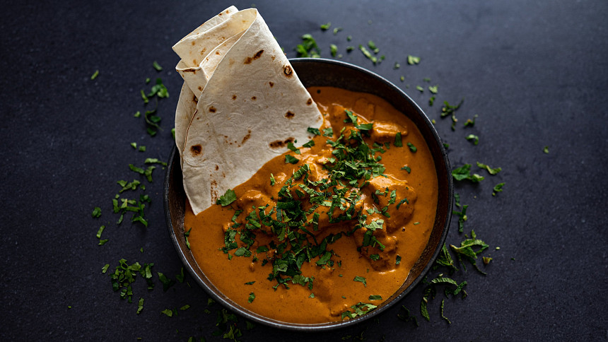 Jak udělat butter chicken? Kuře v jemné rajčatové omáčce si oblíbí děti i dospělí