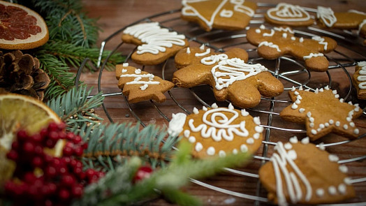 Jak zdobit perníčky bílkovou polevou? Popusťte uzdu fantazii a užívejte si to