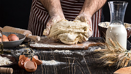 Co je potřeba udělat, aby se těsto nelepilo? Pomůže mouka, olej a šikovné ruce