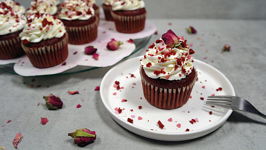 Red velvet dortík jako kdyby říkal „Miluji tě“. Upečte své vyznání podle videonávodu