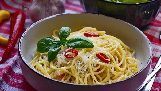 Jak na špagety aglio olio? Jedná se o úžasně jednoduchý a vynikající pokrm