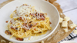 Jak udělat špagety carbonara? Populární a rychlý pokrm přímo z Itálie na váš stůl