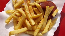 Jak udělat křupavé hranolky v horkovzdušné fritéze bez zbytečného tuku