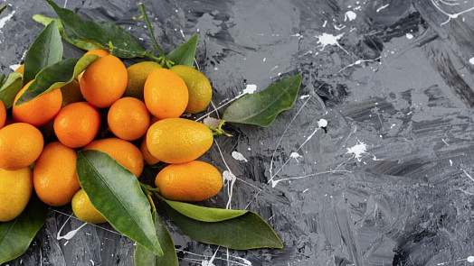 Jak jíst a zpracovat kumquat? Drobné plody citrusu podobného pomeranči se neloupou