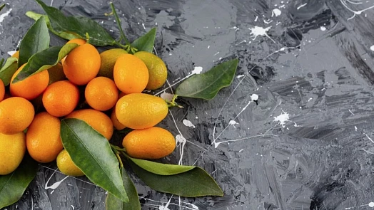 Jak jíst a zpracovat kumquat? Drobné plody citrusu podobného pomeranči se neloupou