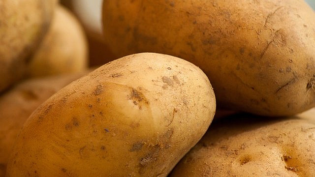 Nápadů na levné a rychlé večeře není nikdy dost. Naše tipy jsou z brambor