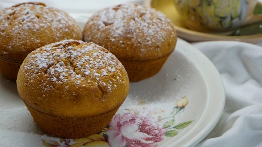 Jak udělat jednoduché muffiny? Do těsta lze přimíchat ovoce, oříšky i lentilky