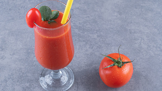 Bloody Mary aneb Krvavá Marie je chutný slaný koktejl a oblíbený lék na kocovinu