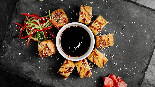 Jak udělat hoisin omáčku? Je nepostradatelná k asijským pokrmům
