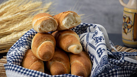 Jak rozpéct rohlíky v horkovzdušné fritéze? Po vytažení budou zase jako čerstvé