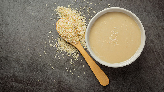 Tahini: Co to je a na co se tato ingredience v kuchyni používá