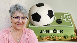 Jak upéct dort ve tvaru fotbalového míče? Je třeba trpělivost, čas a šikovné ruce