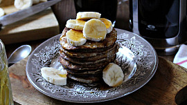 Výtečné banánové lívance: Víme, jak je snadno připravit, ale i chutně vylepšit