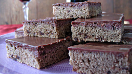 15 sladkých receptů, ve kterých nesmí chybět červené víno