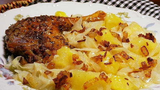 Co uvařit se zelím? Inspirace na jednoduché pokrmy z křehkého hlávkového zelí