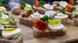 15 skvělých pomazánek na chlebíčky: Připravte to nejlepší pro sváteční chvíle