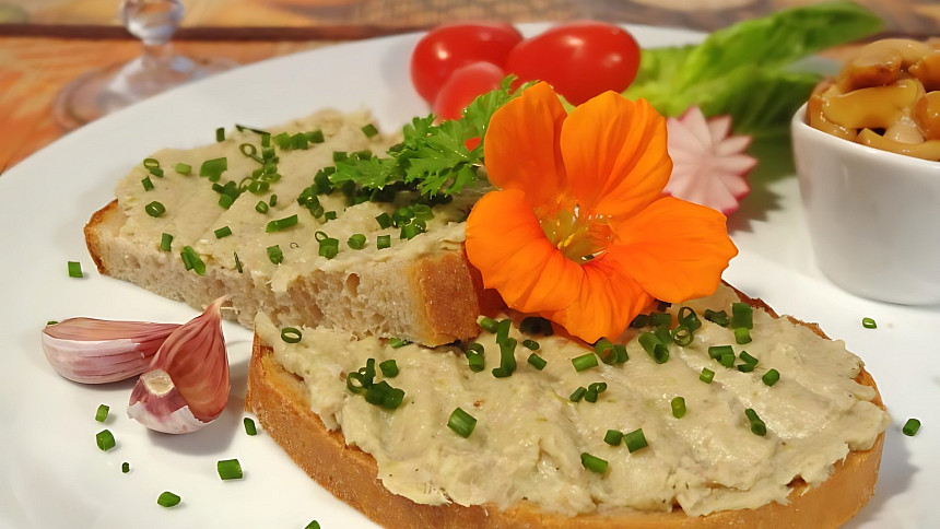 15 receptů na masové pomazánky: Tradiční pomazánky, na kterých si pochutnáte