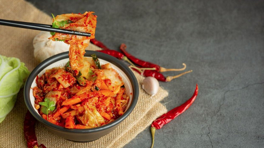 Chyby při přípravě kimchi: Rizikem nesprávného postupu není jen plíseň